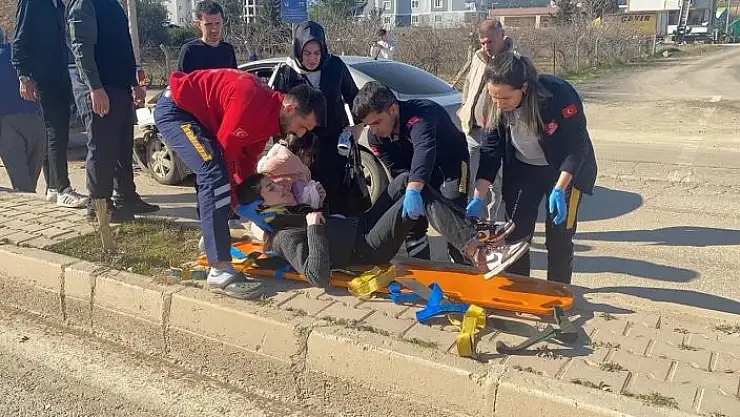'Otomobil ile kamyonet çarpıştı: 2 yaralı'