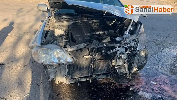 Otomobil ile minibüs çarpıştı: 4 yaralı