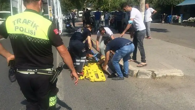 'Otomobil ile motosiklet çarpıştı: 1 yaralı'