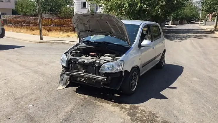 'Otomobil ile motosiklet çarpıştı: 1 yaralı'