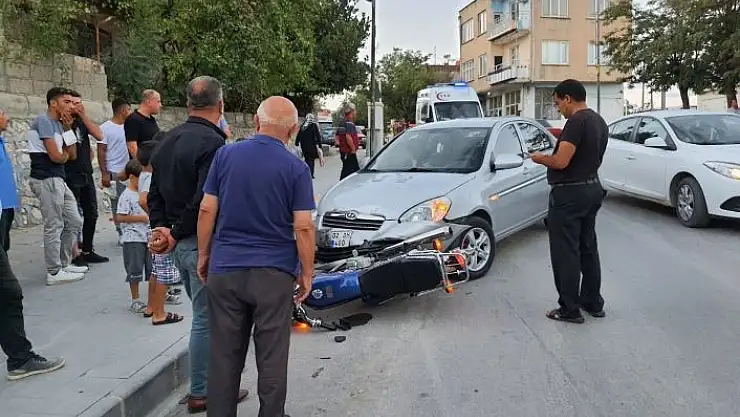 'Otomobil ile motosiklet çarpıştı: 1 yaralı'