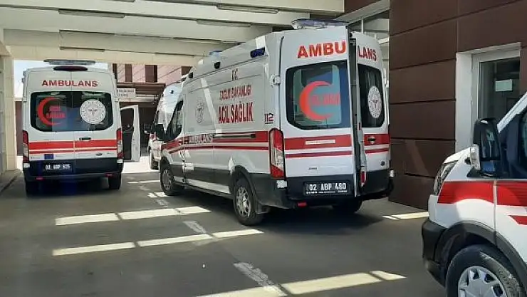 'Otomobil ile motosiklet çarpıştı: 2 yaralı'