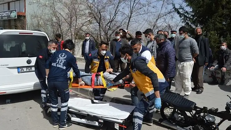'Otomobil ile motosiklet çarpıştı: 2 yaralı'
