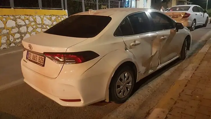 'Otomobil ile motosiklet çarpıştı: 2 yaralı'