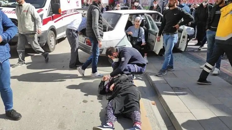 'Otomobil ile motosiklet çarpıştı: 3 yaralı'