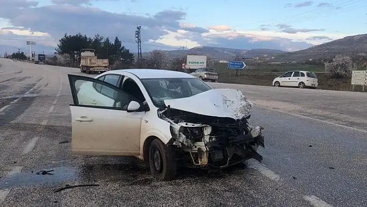 'Otomobil ile tır çarpıştı: 1 Yaralı'