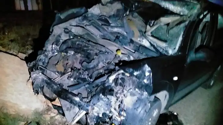 'Otomobil ile traktör çarpıştı: 2 yaralı'