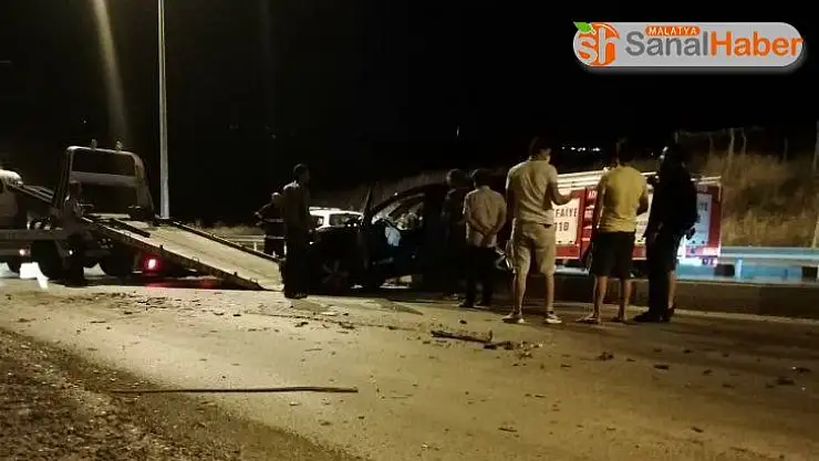 Otomobil iş makinasına arkadan çarptı: 3 yaralı