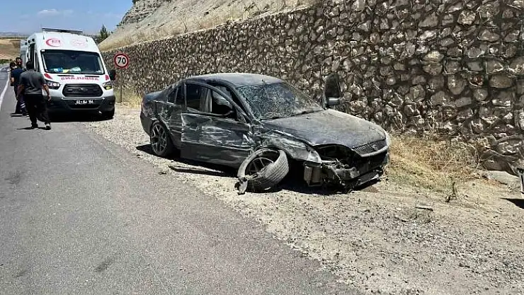 'Otomobil istinat duvarına çarptı: 5 yaralı'