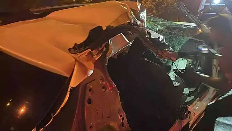 'Otomobil kamyona çarptı: 1 yaralı'