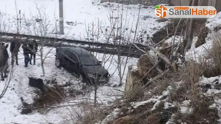 Malatya'da otomobil şarampole uçtu