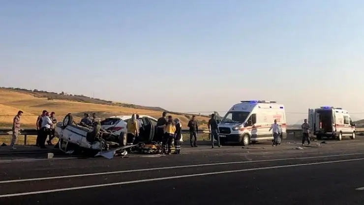 'Otomobil önündeki otomobile çarparak durabildi: 4 Yaralı'