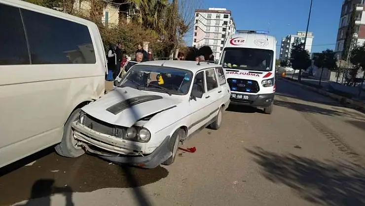 'Otomobil park halindeki araca çarptı: 1 yaralı'