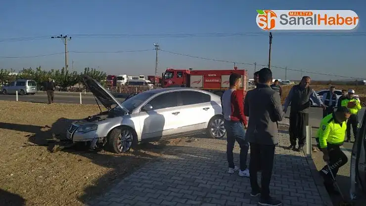 Otomobil refüje çarpıp takla attı: 3 yaralı