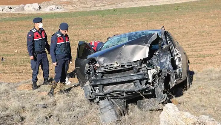 'Otomobil şarampole devrildi: 3´ü ağır 4 yaralı'