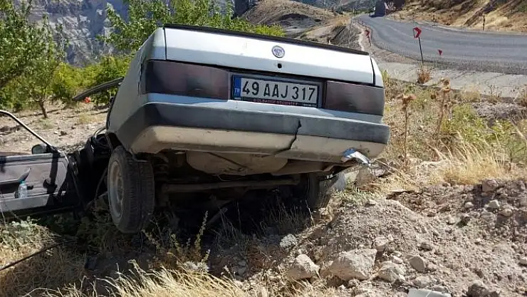 'Otomobil şarampole yuvarlandı: 2 yaralı'