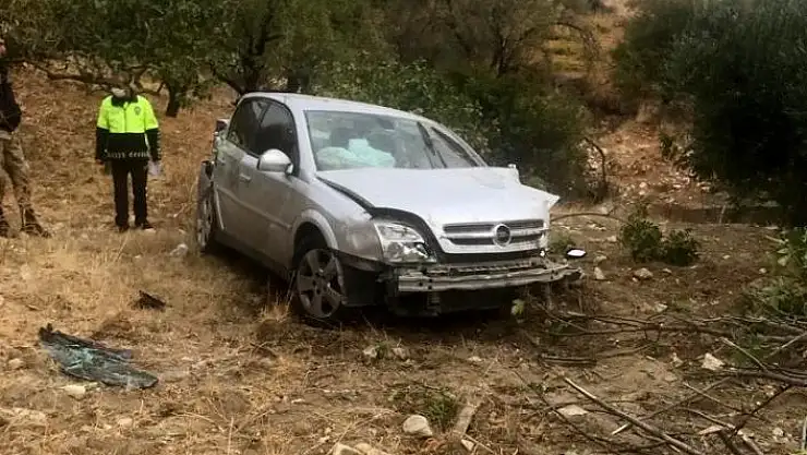 'Otomobil şarampole yuvarlandı: 3 yaralı'