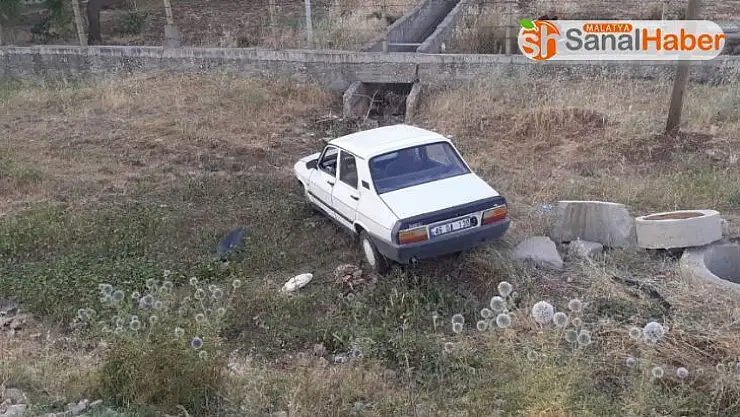 Otomobil şarampole yuvarlandı