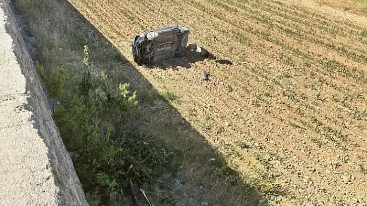 'Otomobil tarlaya uçtu: 1 yaralı'