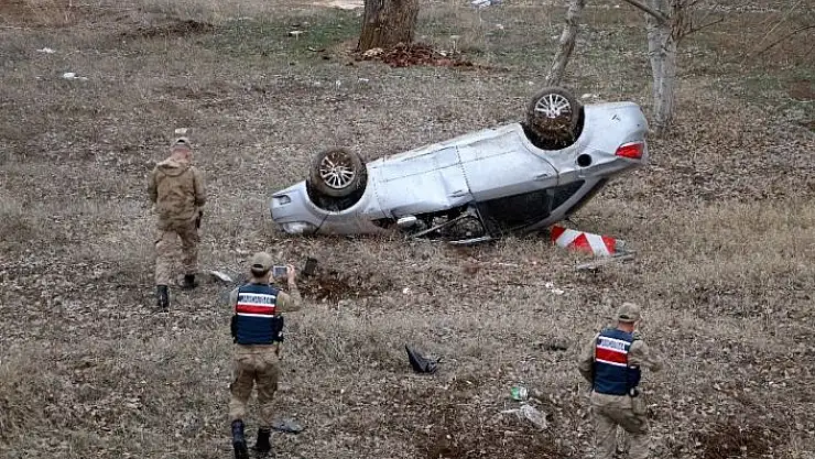 'Otomobil tarlaya uçtu: 2 ağır yaralı'