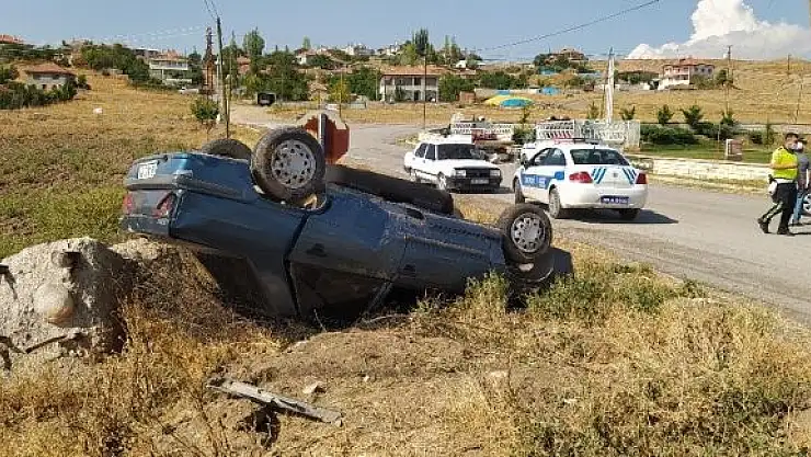 'Otomobil ters döndü: 2 yaralı'