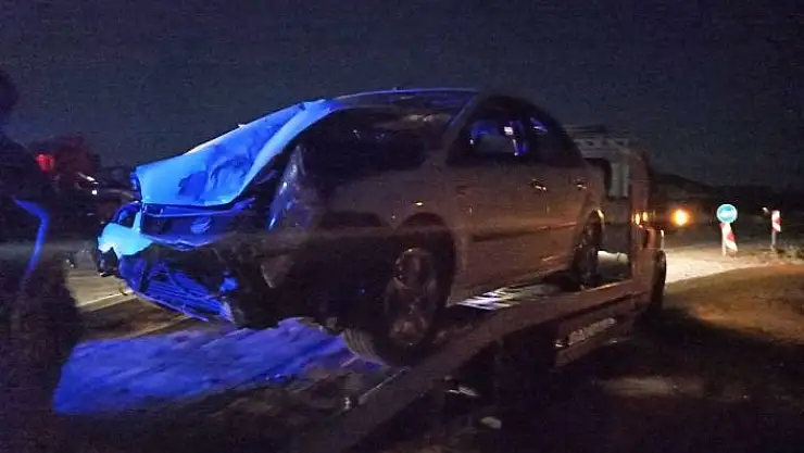 'Otomobil Tıra çarptı: 1 Yaralı'