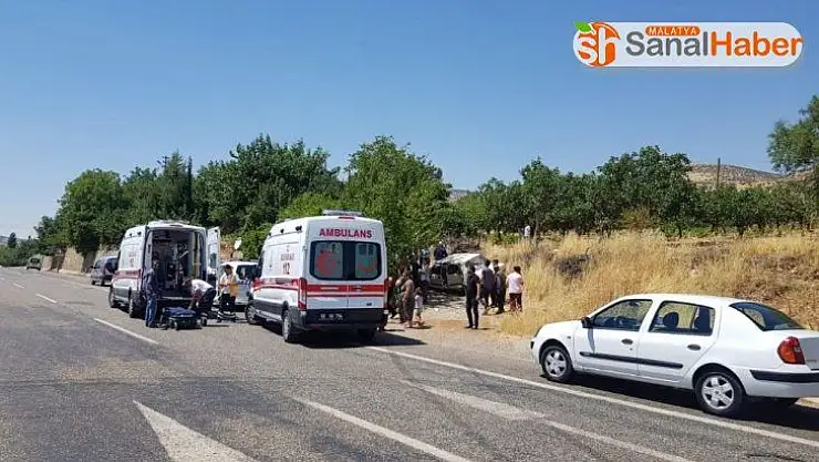 Otomobil yol kenarında bekleyen anne ve çocuklarına çarptı: 6 yaralı