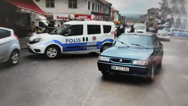 'Otomobilin çarptığı kadın yaralandı'