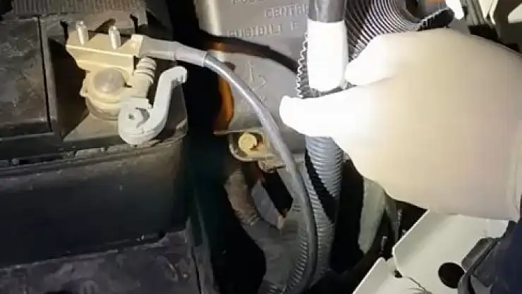 'Otomobilin motor kısmındaki boru içerisine uyuşturucu bulundu'