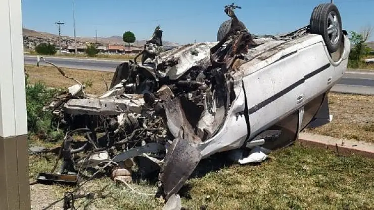 'Otomobilin motoru yuvasından fırladı'