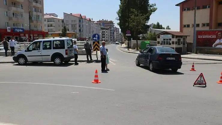 'Otomobiller çarpıştı: 4 yaralı'