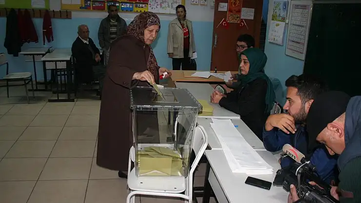  MALATYA'DA OY KULLANMA İŞLEMİ BAŞLADI