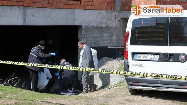 Oynarken ceset buldular