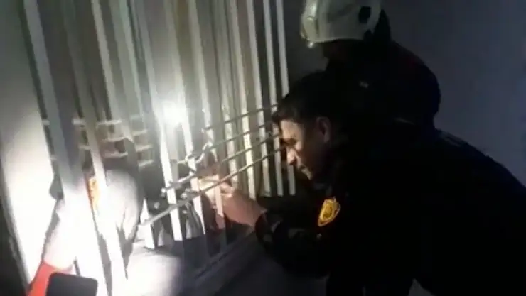 'Oyun sırasında parmağı parmaklıklara sıkışan küçük kızın yardımına itfaiye koştu'