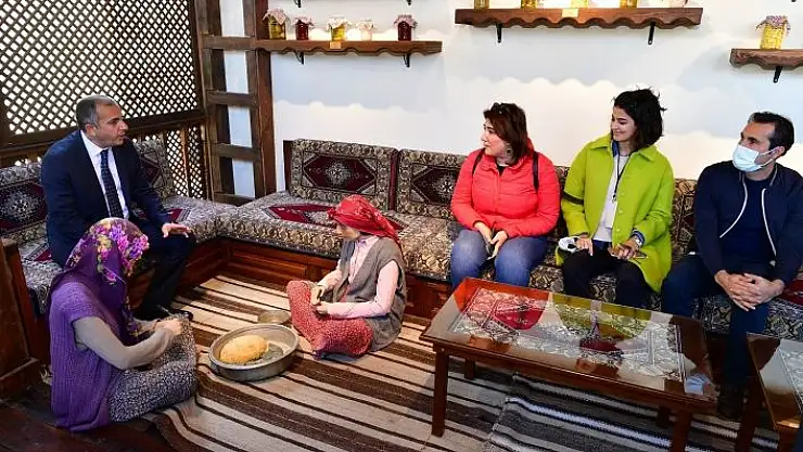 'Oyuncular ve jüri üyeleri konakları gezdi'