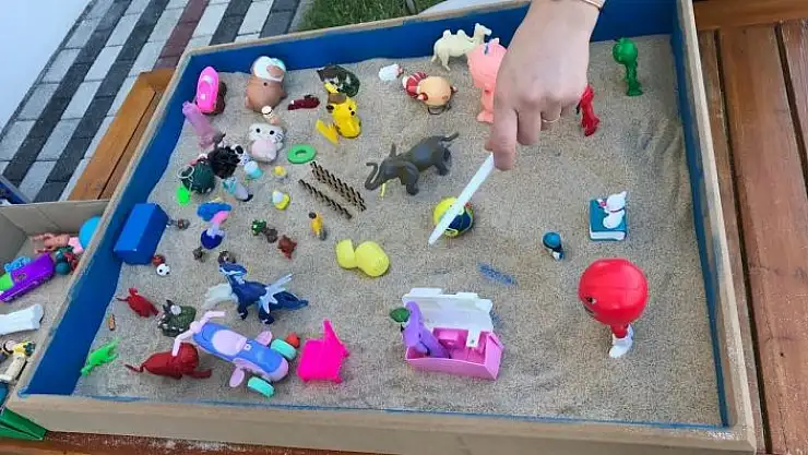 'Özel gereksinimli çocuklara kum terapisi'