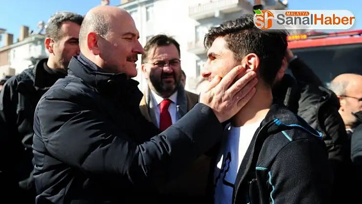 (Özel Haber) Elleriyle enkaz altından çıkarmıştı: Suriyeli Mahmut, Bakanlar Soylu ve Koca ile enkazda görüştü