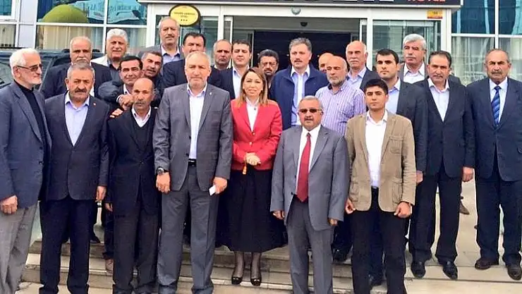 YATALAK YAŞLI KADIN ÇALIK'I GÖZYAŞLARINA BOĞDU