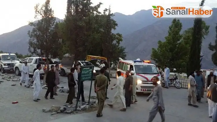 Pakistan'da yolcu otobüsü kaza yaptı: 26 ölü, 15 yaralı
