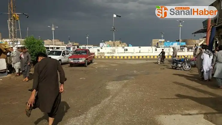 Pakistan, korona virüsü nedeniyle İran sınırını kapattı