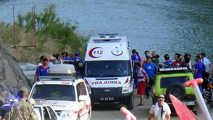 Paraşütü açılmayan sporcu nehre düşerek öldü