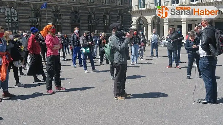 Paris'te kültür ve sanat çalışanlarından protesto