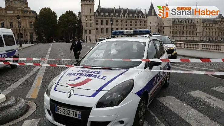 Paris'teki bıçaklı saldırgan polis çıktı: 4 ölü