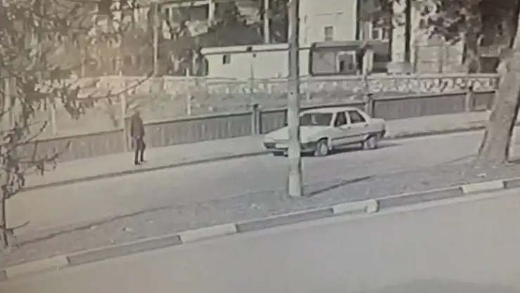 'Park halindeki otomobil böyle çalındı'