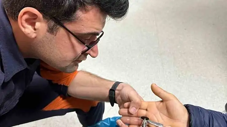 'Parmağına yüzük sıkıştı, yardımına itfaiye koştu'