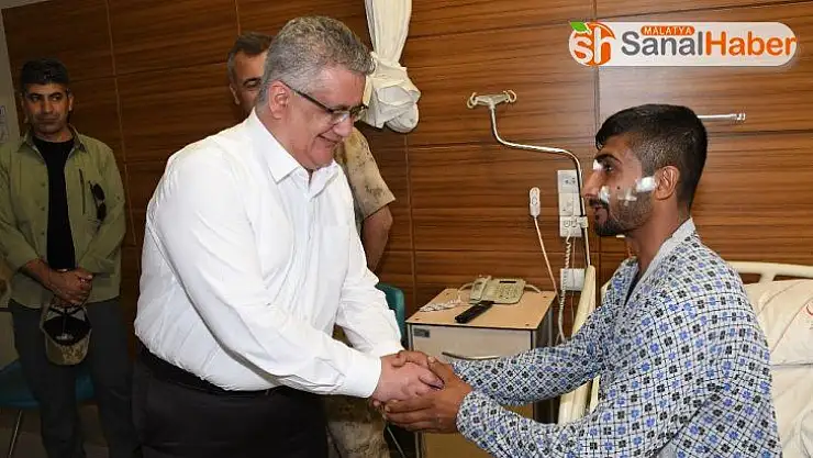 Pençe 2 harekatında yaralanan asker hastanede ziyaret edildi