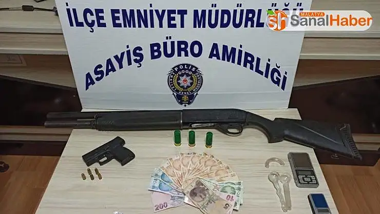 Polis aracına çarpınca yakayı ele verdiler