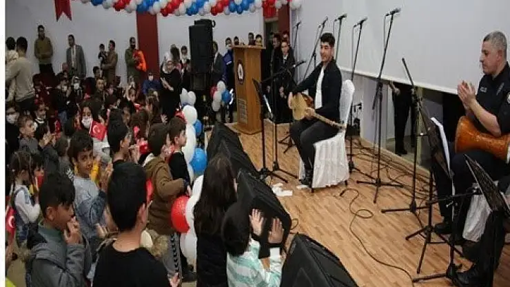 'Polis korosundan konser'