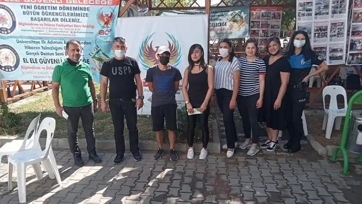 'Polislerden üniversite öğrencilerine bilgi standı'