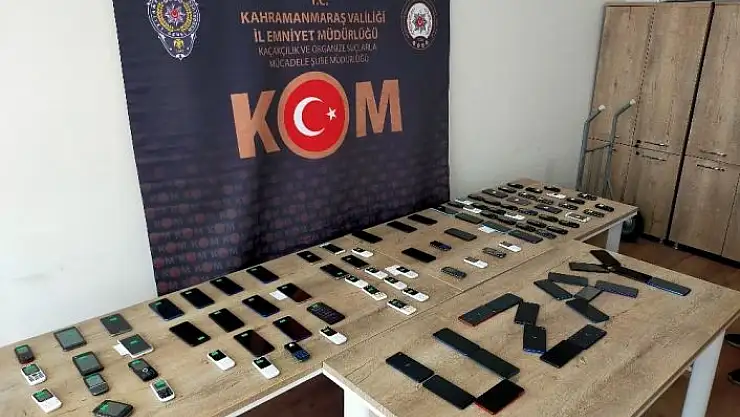 'Polisten ele geçirilen kaçak telefonlarla ''Uzay'' mesajı'